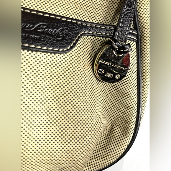 *AUTHENTIC* Dooney & Bourke Crossbody Purse - Picture 6 of 8